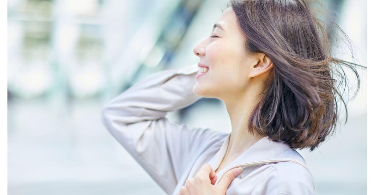 清々しい表情をしている女性